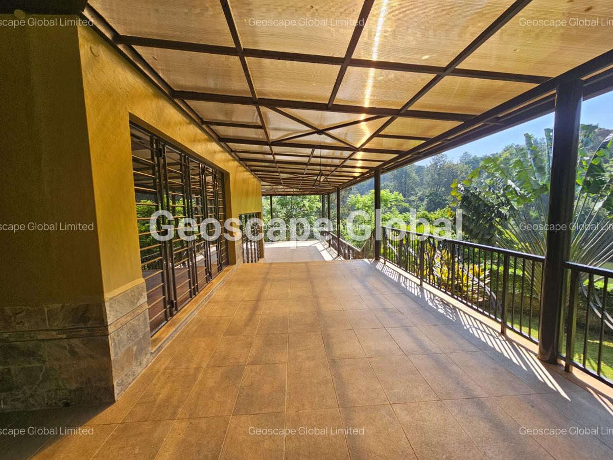 5 Bed House with En Suite in Runda - 14