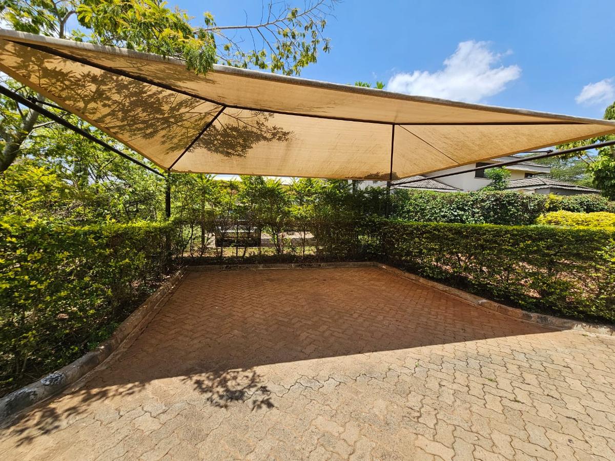 4 Bed Townhouse with En Suite in Ridgeways - 15