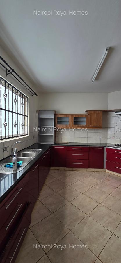 5 Bed Townhouse with En Suite at Brookside Drive - 8
