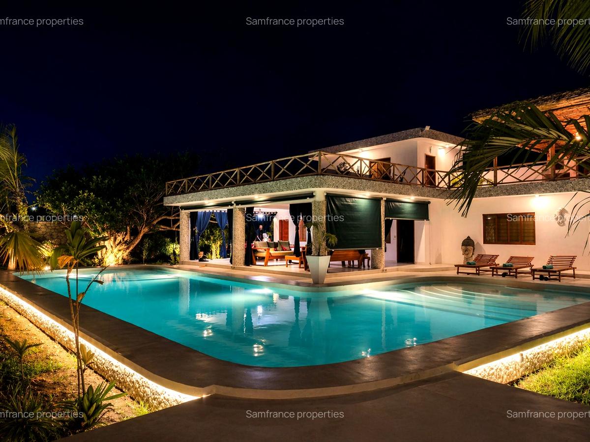 3 Bed Villa with En Suite at Ocean Breeze - 1