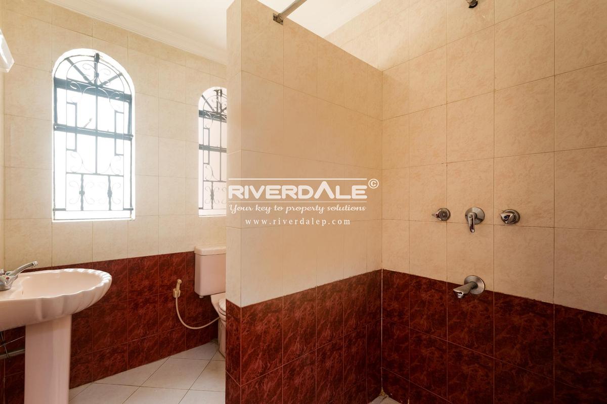 5 Bed Townhouse with En Suite in Riverside - 5