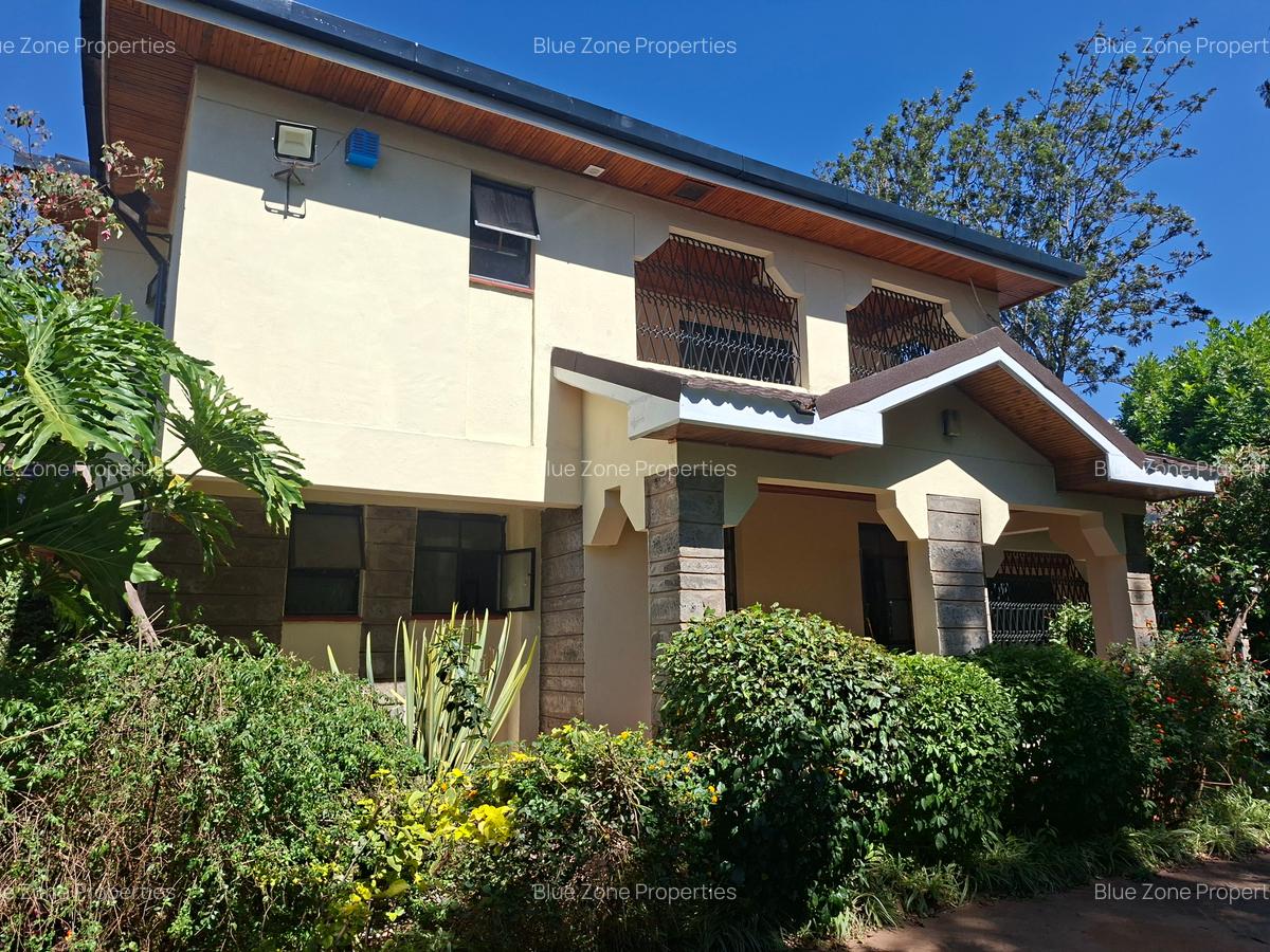 4 Bed House with En Suite at Off Mimosa Rd - 2