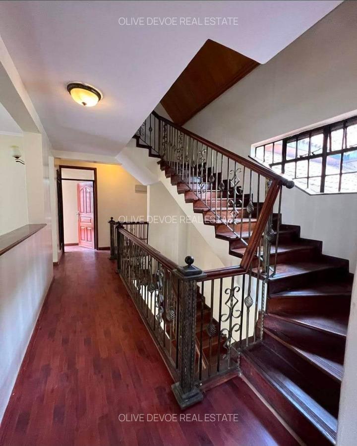5 Bed Townhouse with En Suite in Lavington - 6