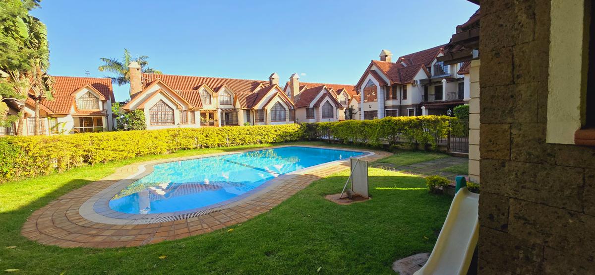 5 Bed Townhouse with En Suite at Off Convent Drive - 2