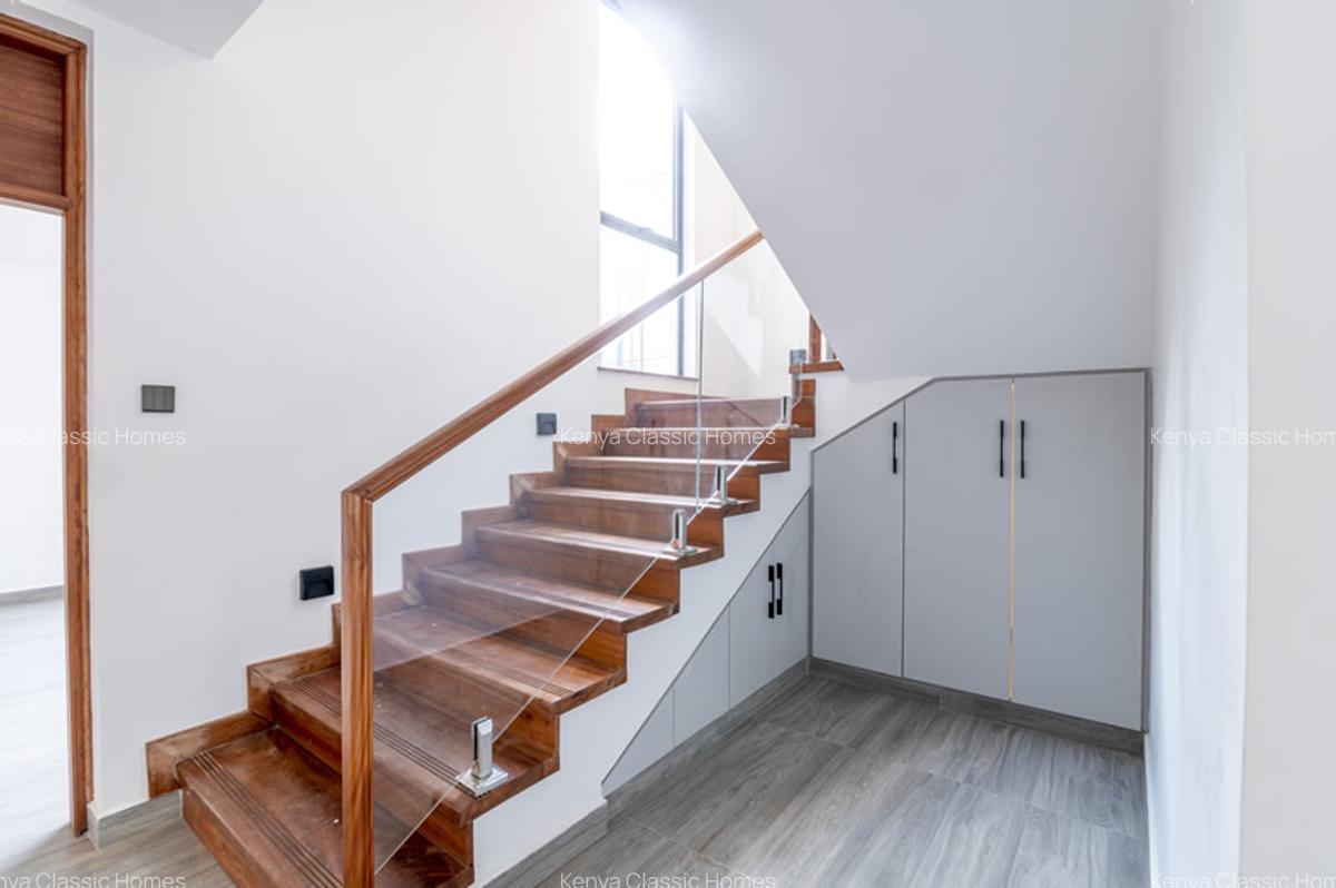 5 Bed Townhouse with En Suite at Lavington - 5