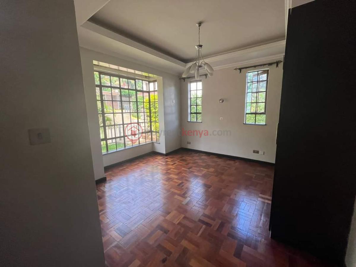 4 Bed Townhouse with En Suite in Rosslyn - 10