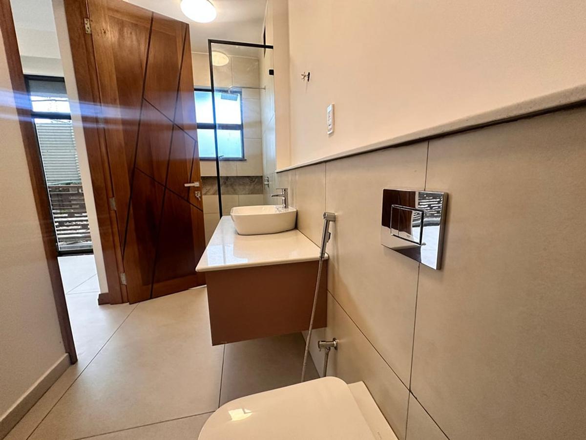 Serviced 3 Bed Apartment with En Suite in Nyali Area - 17