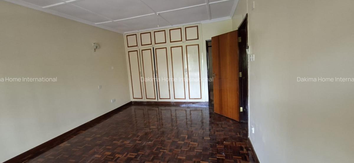 4 Bed House with En Suite in Nyari - 8
