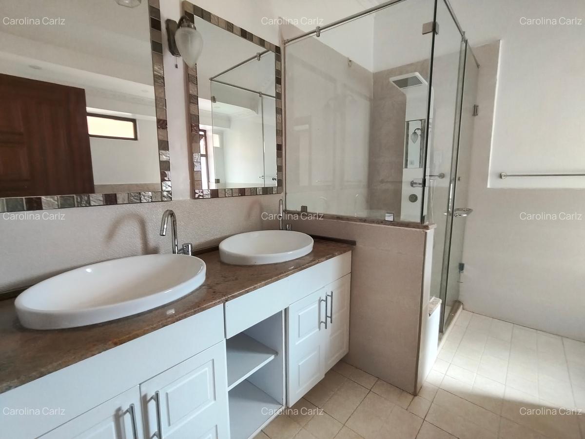 3 Bed Apartment with En Suite at Nyari - 14