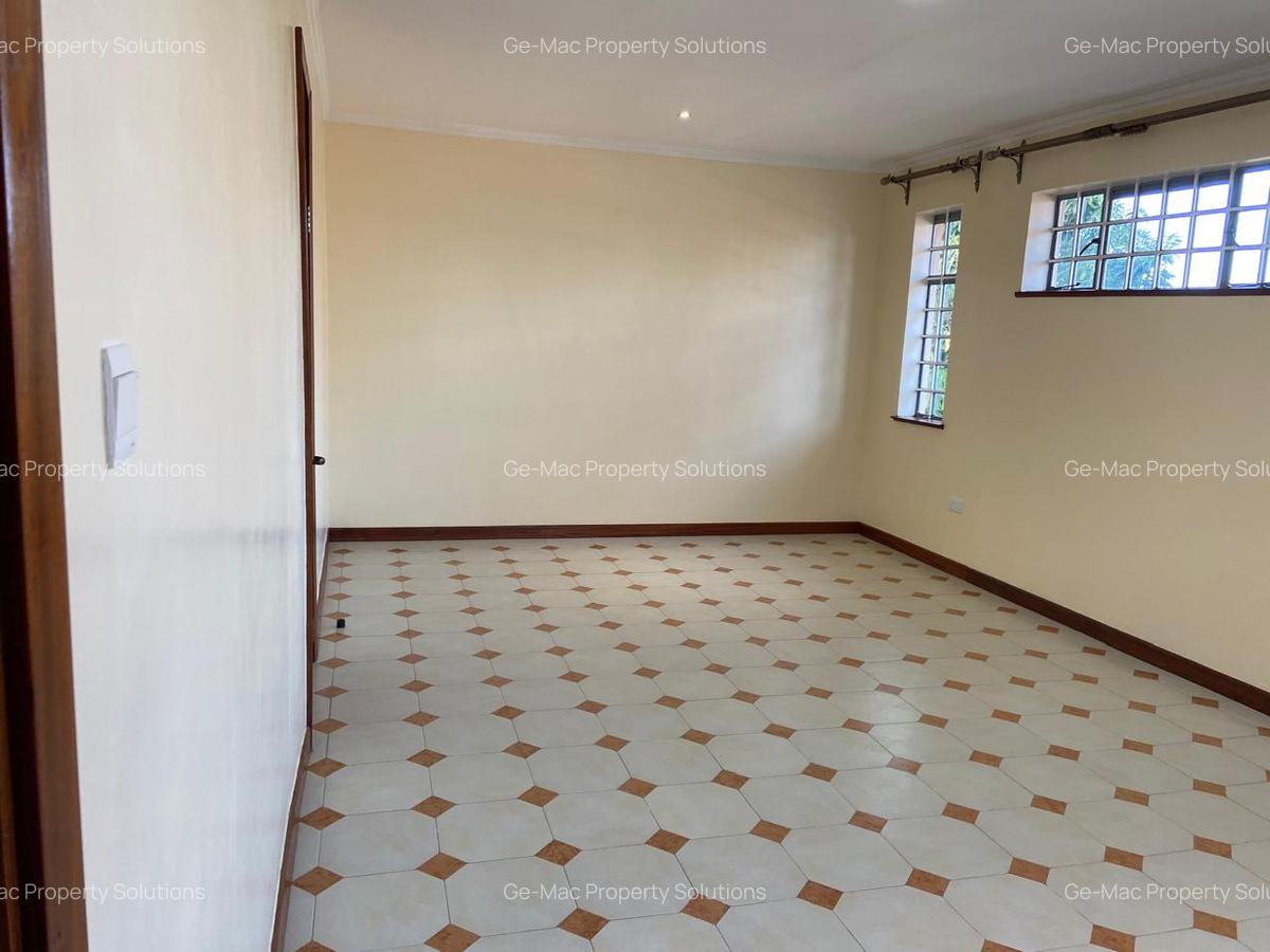 5 Bed House with En Suite in Runda - 12