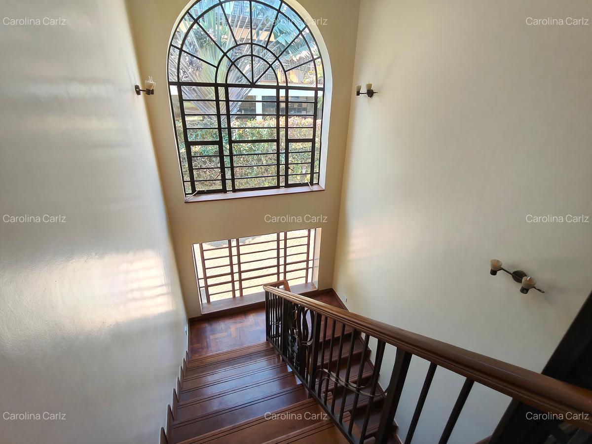 5 Bed House with En Suite in Lake View - 13