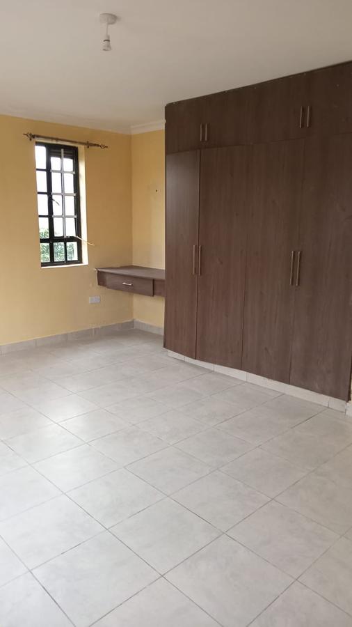 5 Bed House with En Suite at Thome - 11