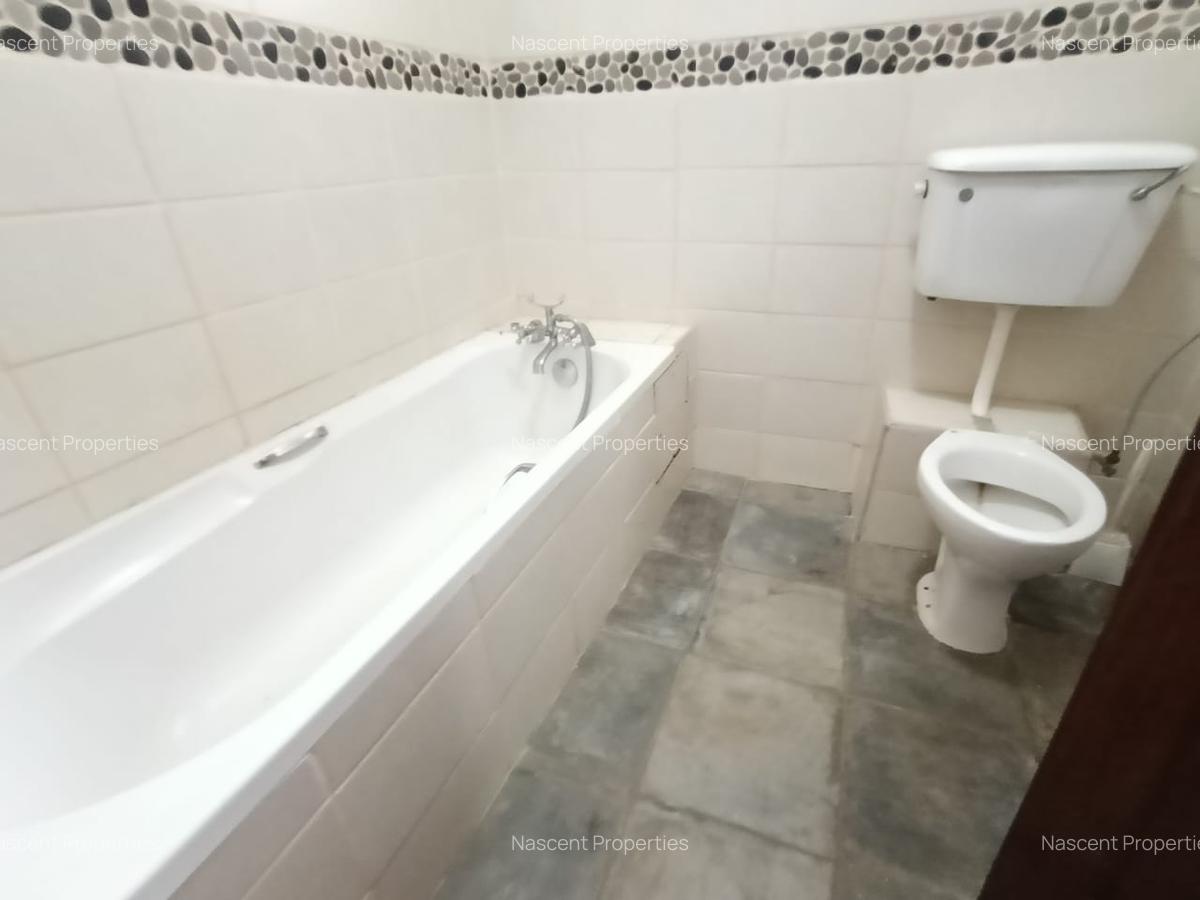 5 Bed House with En Suite in Rosslyn - 19