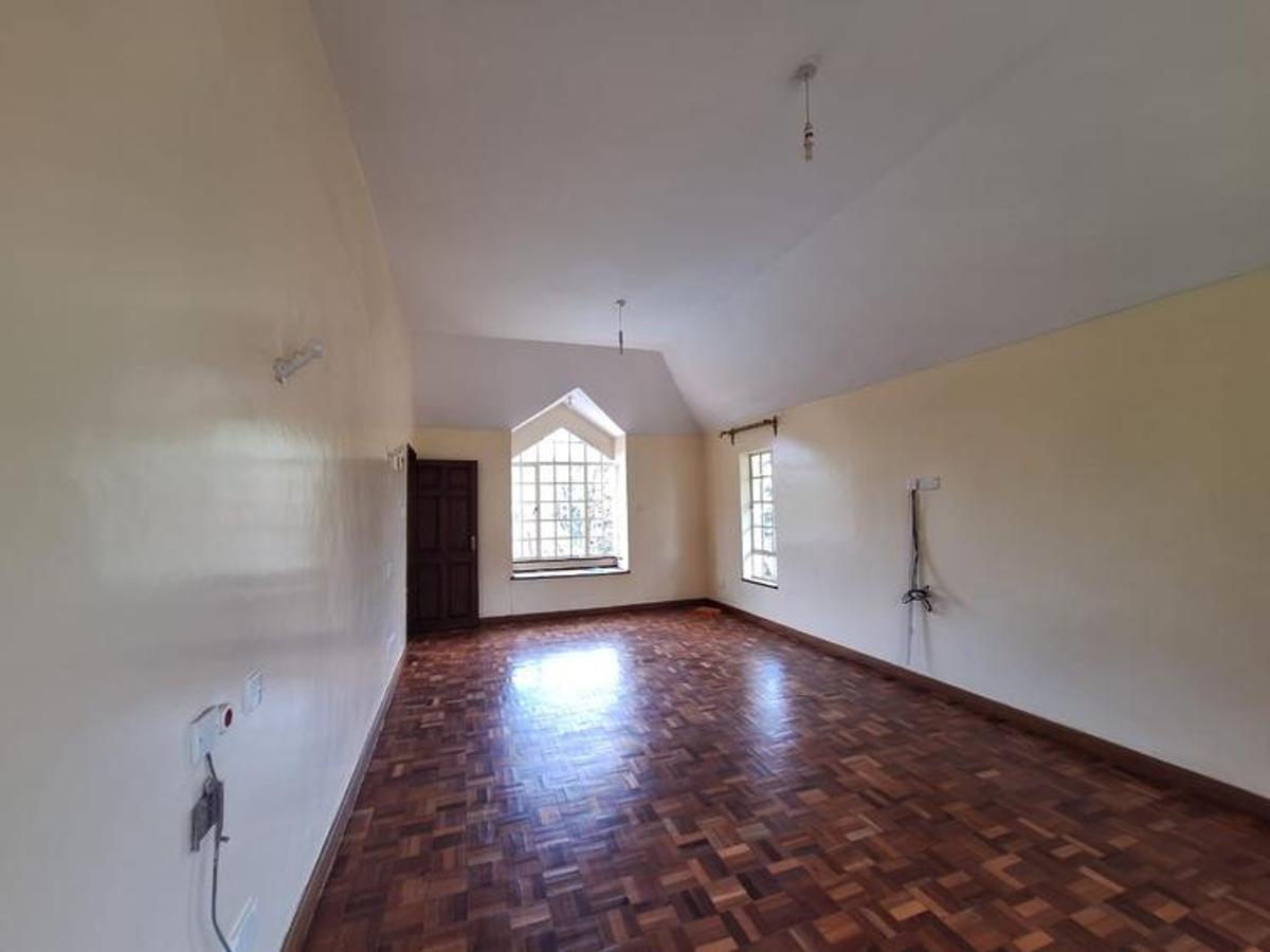 5 Bed Townhouse with En Suite at Lavington - 7