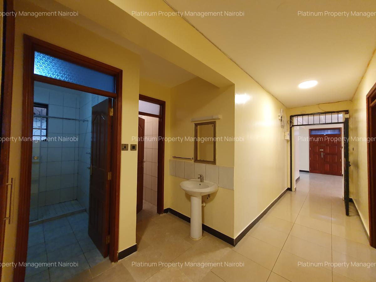 4 Bed Apartment with En Suite at Mpaka Rd - 20