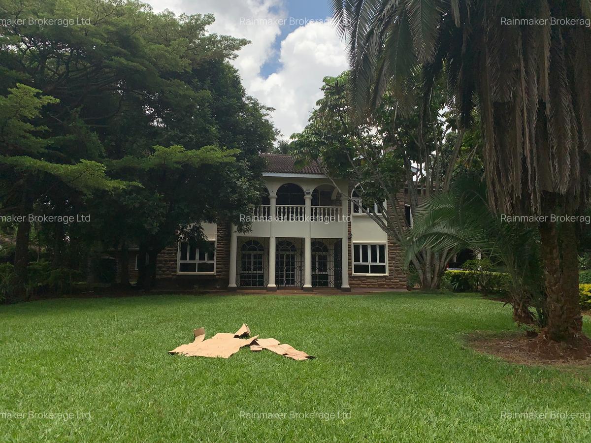 4 Bed House with En Suite at Crossroads - 1