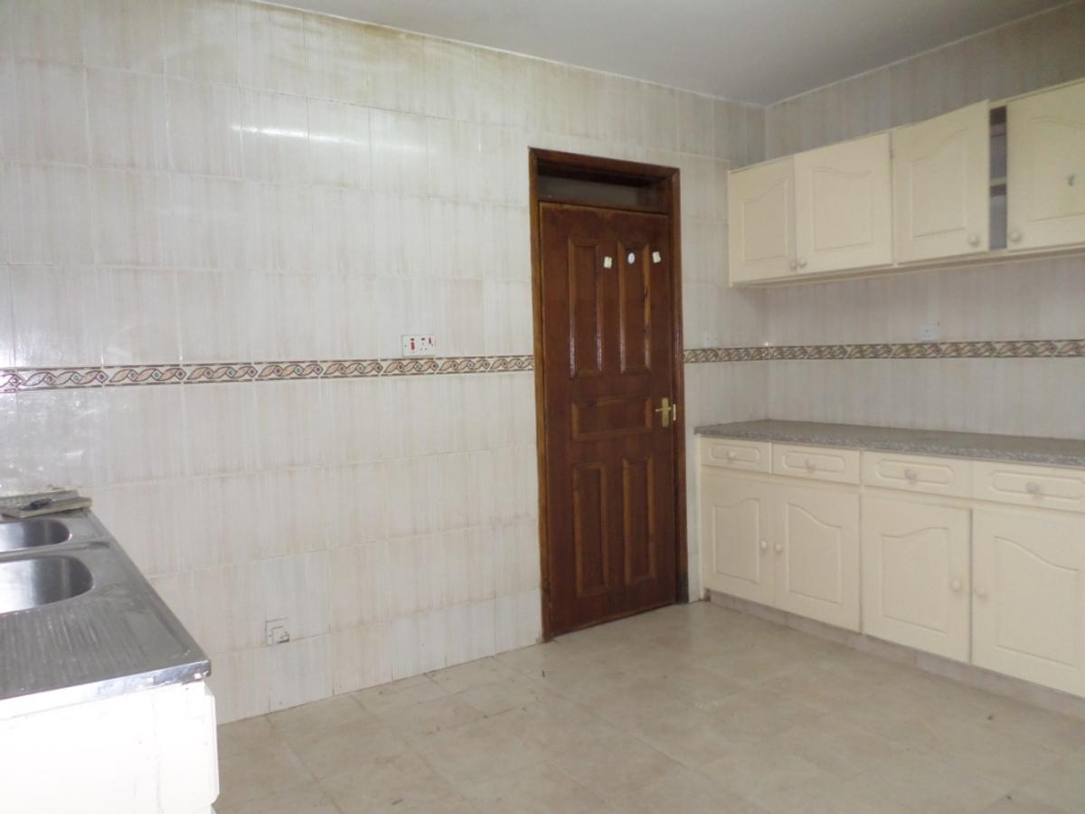 3 Bed Apartment with En Suite at Lavington - 10