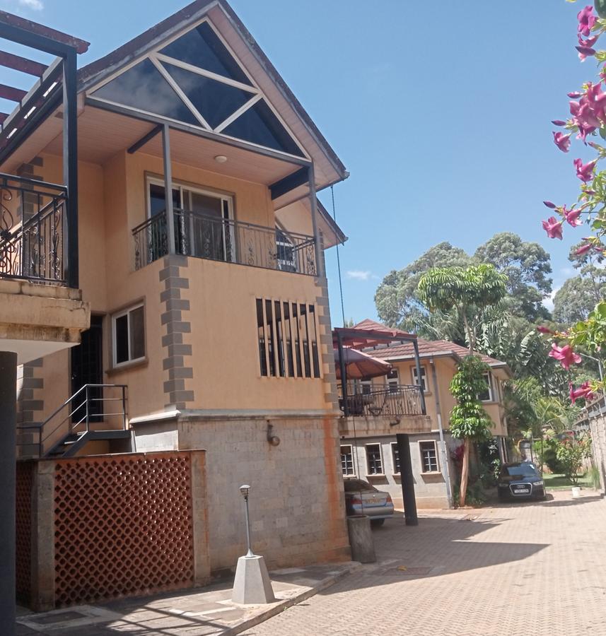 5 bed townhouse with en suite at shanzu road