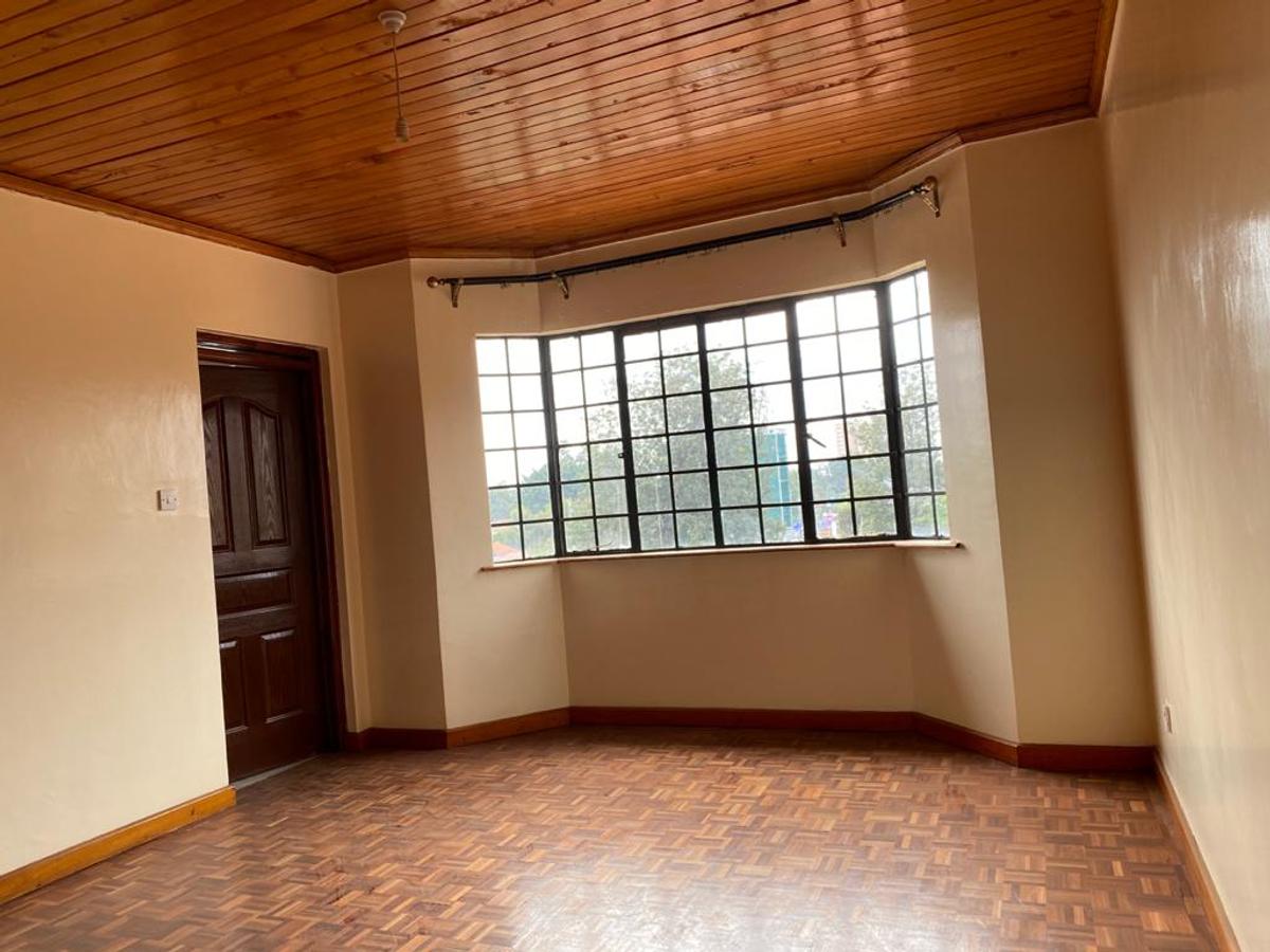 3 Bed Apartment with En Suite in Lavington - 2