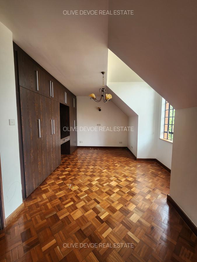 4 Bed Townhouse with En Suite in Lavington - 11