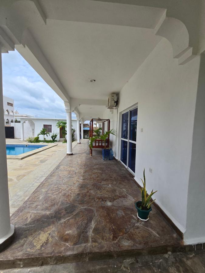 6 Bed House with En Suite in Watamu - 6