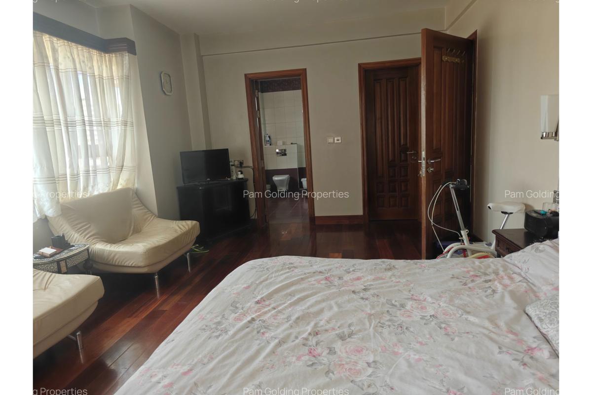 Furnished 3 Bed Apartment with En Suite in Parklands - 11