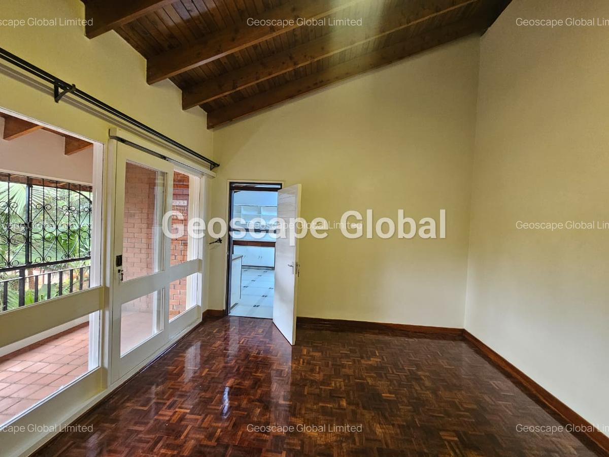 4 Bed House with En Suite in Runda - 3