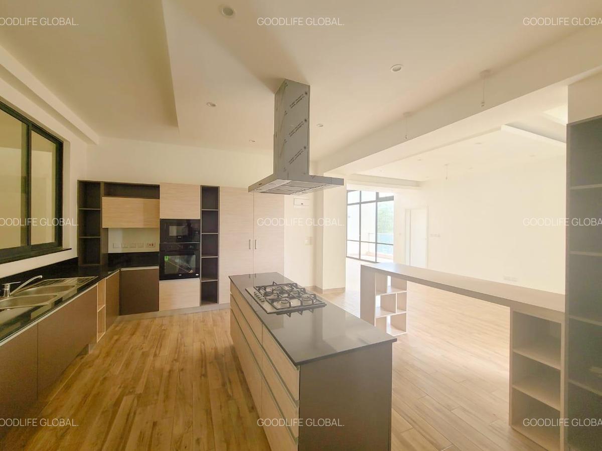 4 Bed Apartment with En Suite at Riverside - 6