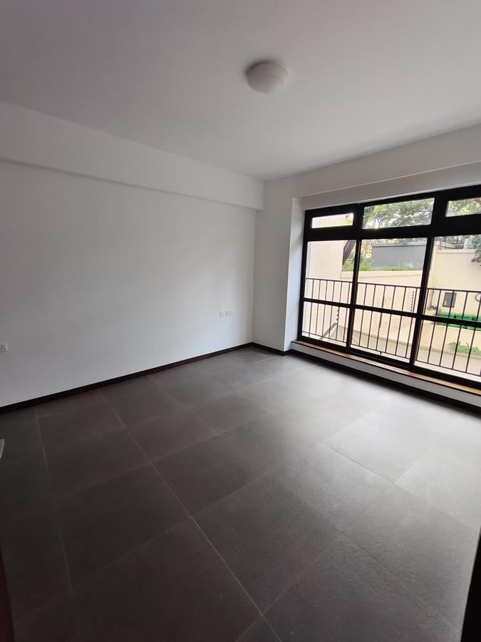 Serviced 2 Bed Apartment with En Suite at Riverside - 4