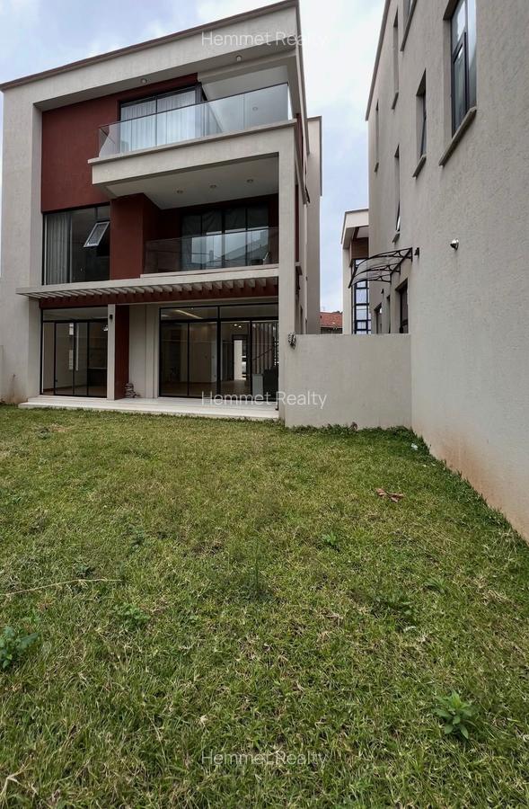 5 Bed Villa with En Suite in Lavington - 13