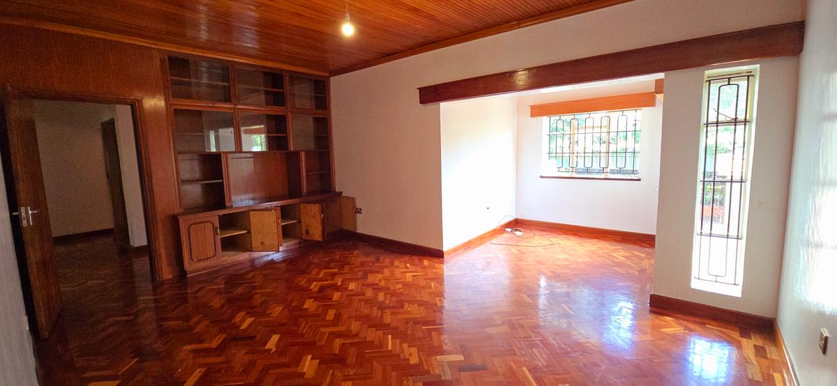 5 Bed House with En Suite at Mimosa Drive - 17