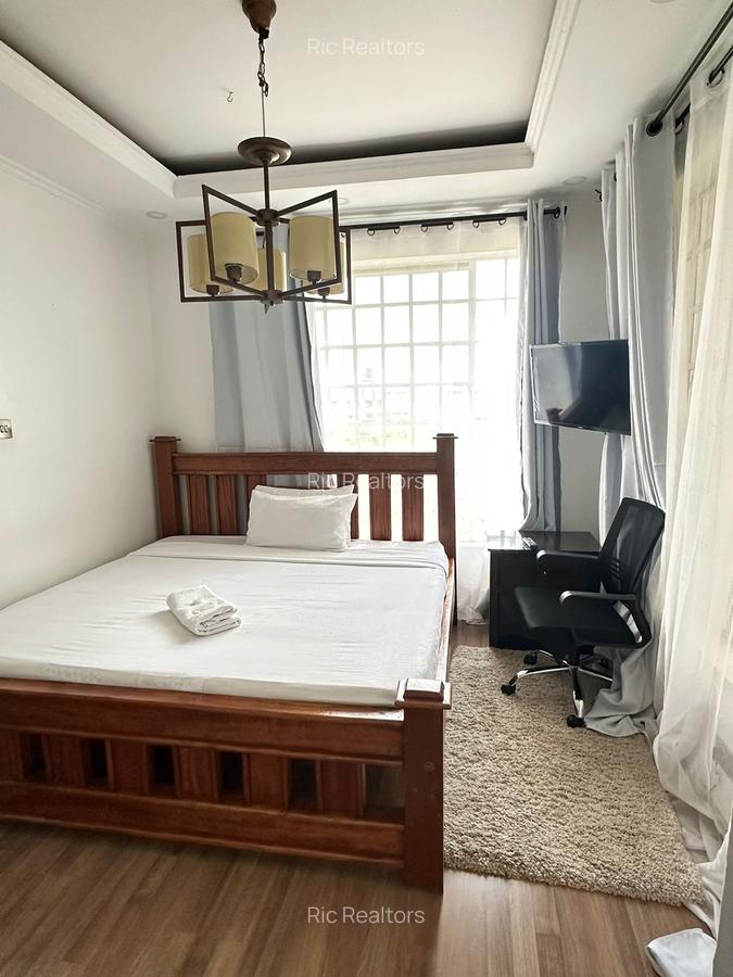 4 Bed Townhouse with En Suite at Lake Road - 15