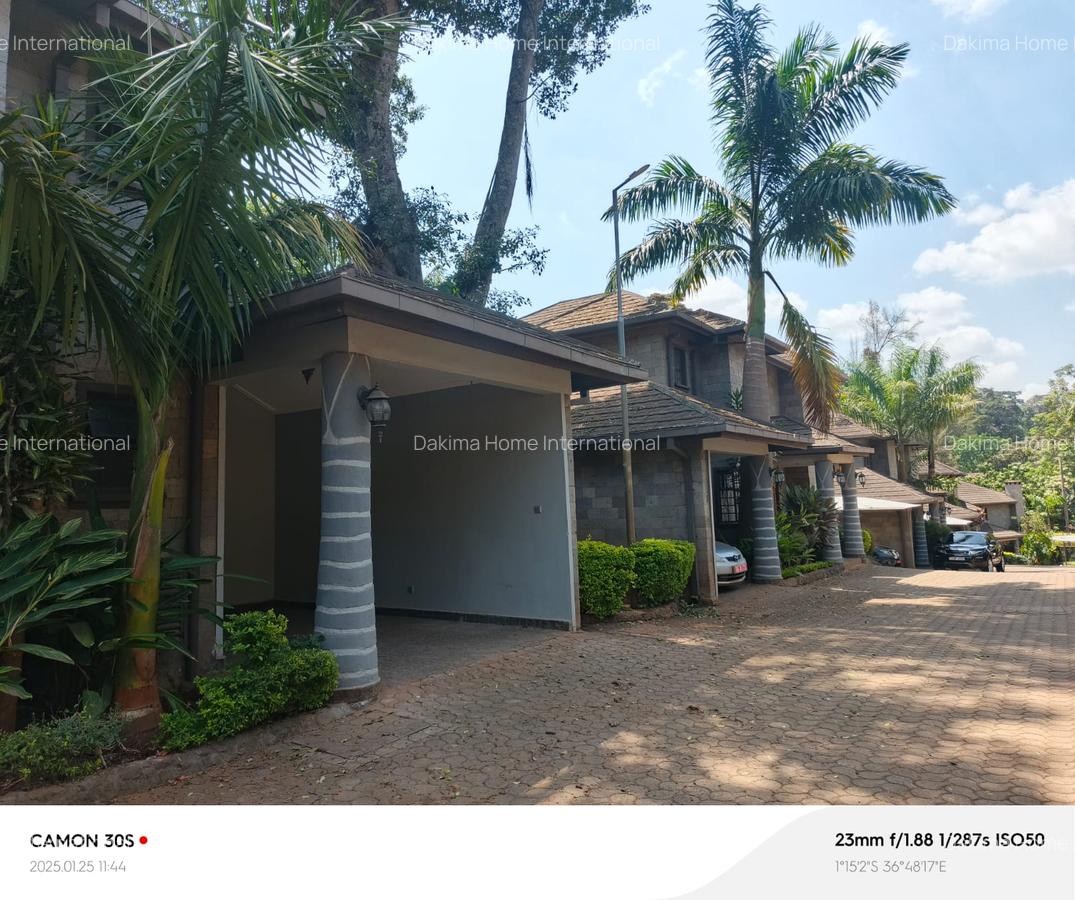 4 Bed Townhouse with En Suite in Spring Valley - 1