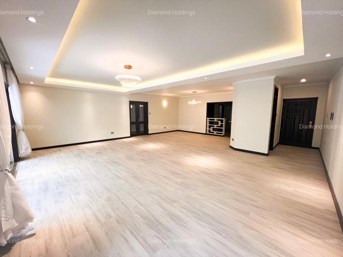 3 Bed Apartment with En Suite in Riverside - 3
