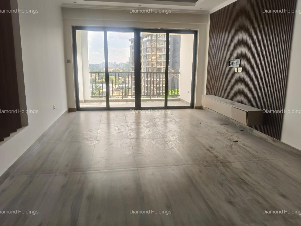 Serviced 2 Bed Apartment with En Suite at Brookside - 3