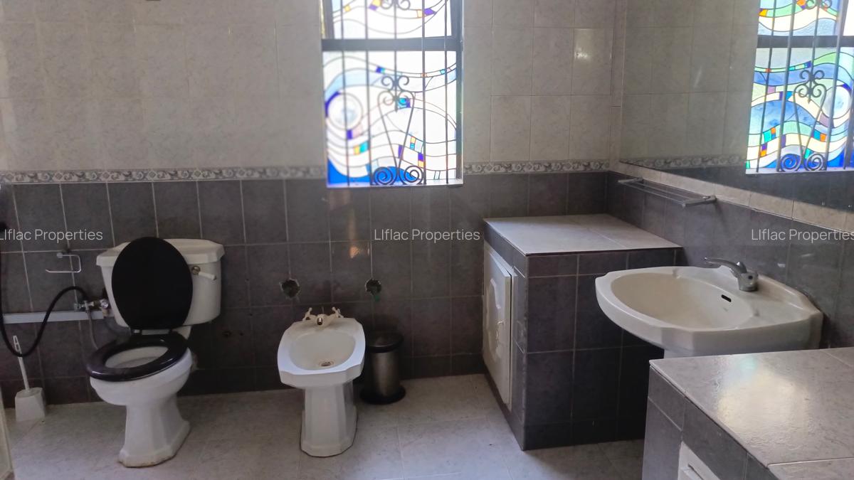 2 Bed House with En Suite in Nyari - 13