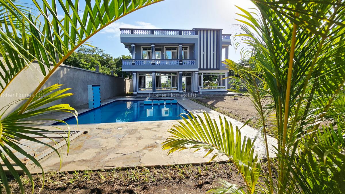 5 Bed Villa with En Suite in Diani - 2