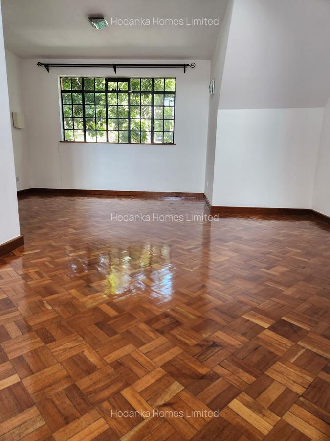 5 Bed Townhouse with En Suite in Lavington - 19