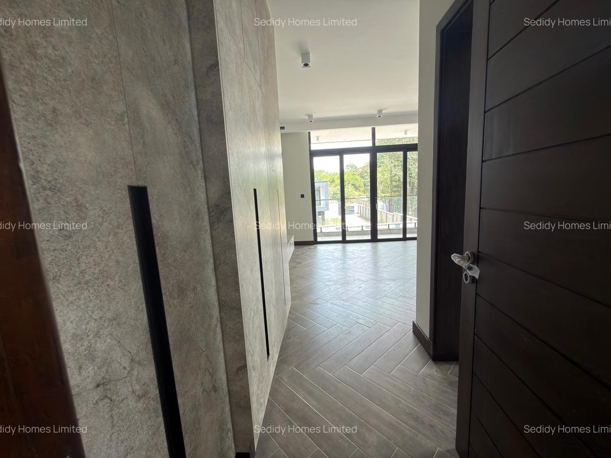 5 Bed Villa with En Suite in Nyari - 17