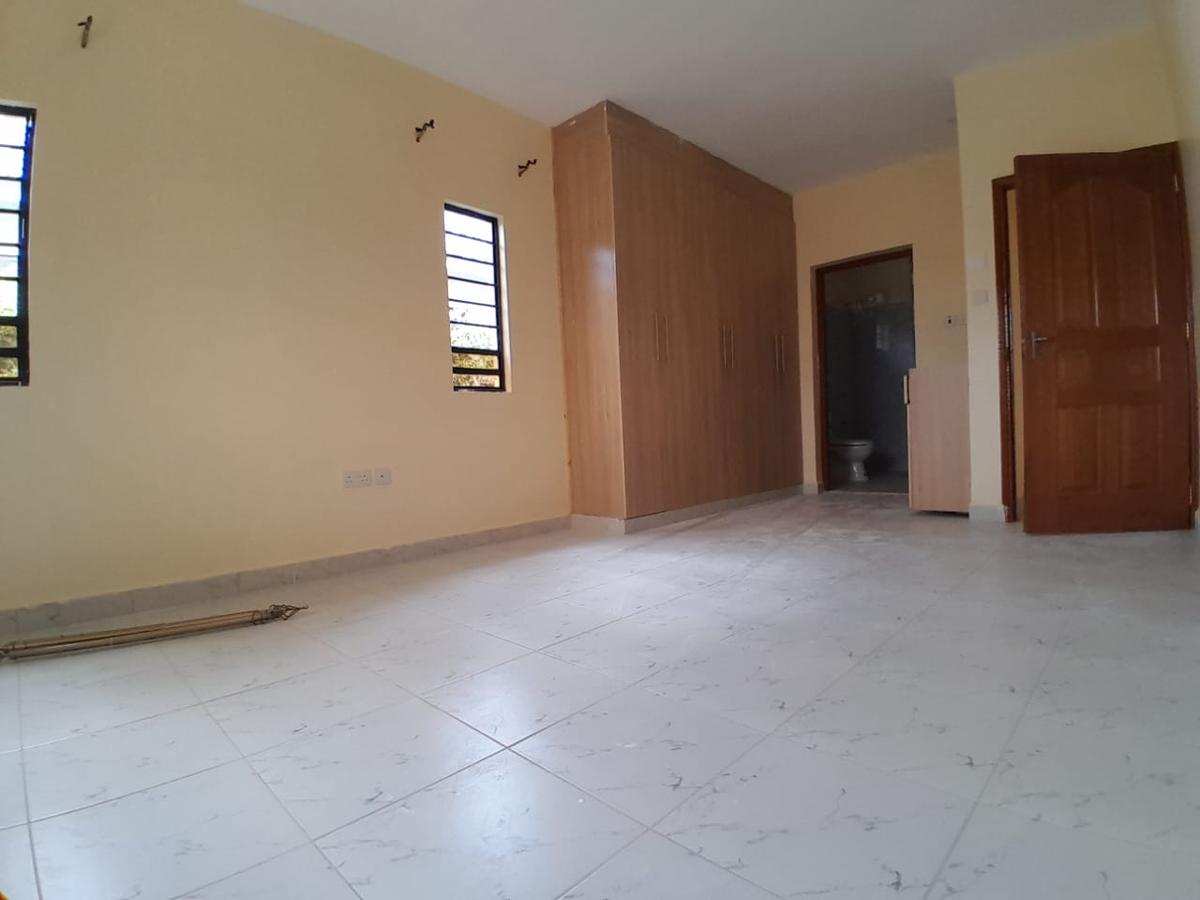 3 Bed House with En Suite at Acacia - 3