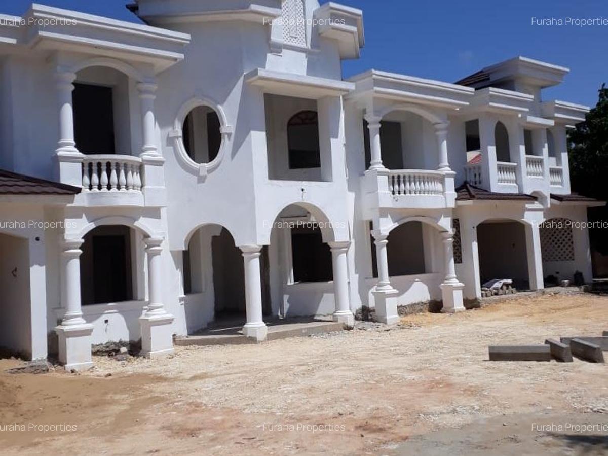 8 Bed House with En Suite in Nyali Area - 3