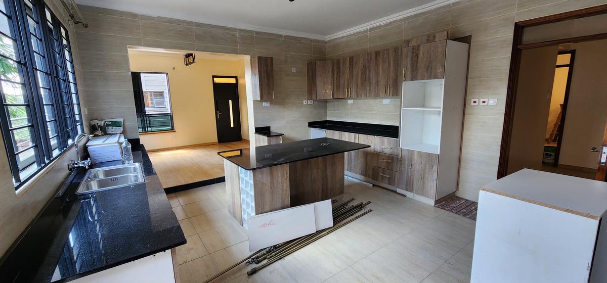 5 Bed Villa with En Suite in Lavington - 8