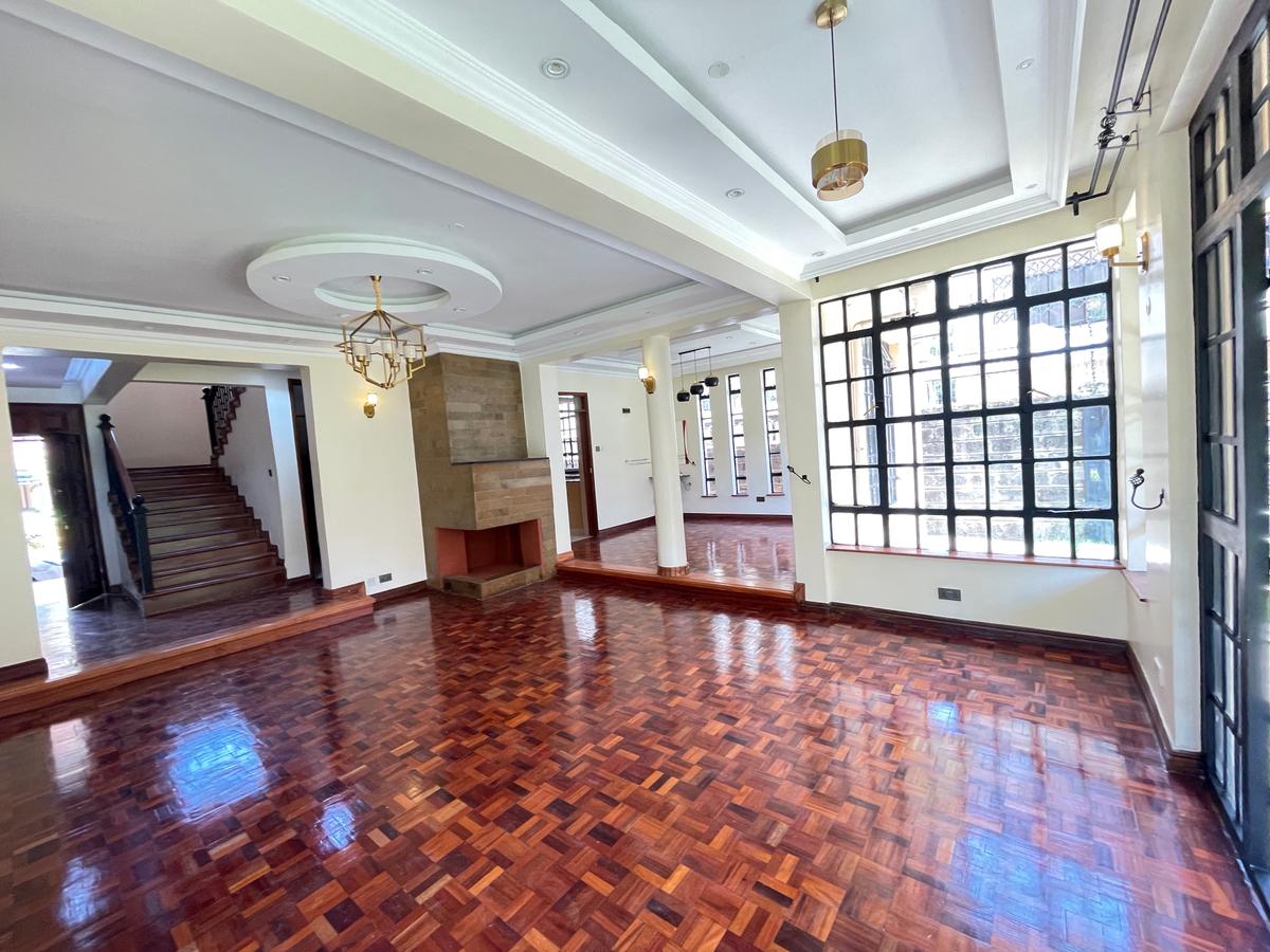 5 Bed Townhouse with En Suite in Lavington - 4