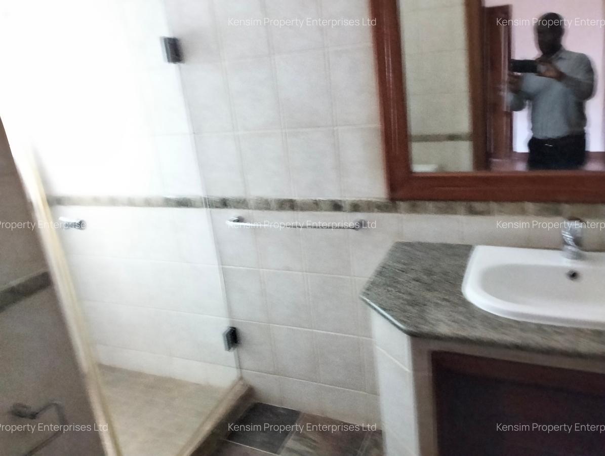 4 Bed Townhouse with En Suite in Spring Valley - 3