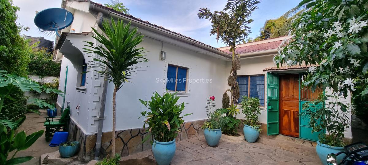 4 Bed House with En Suite at Broadway - 12