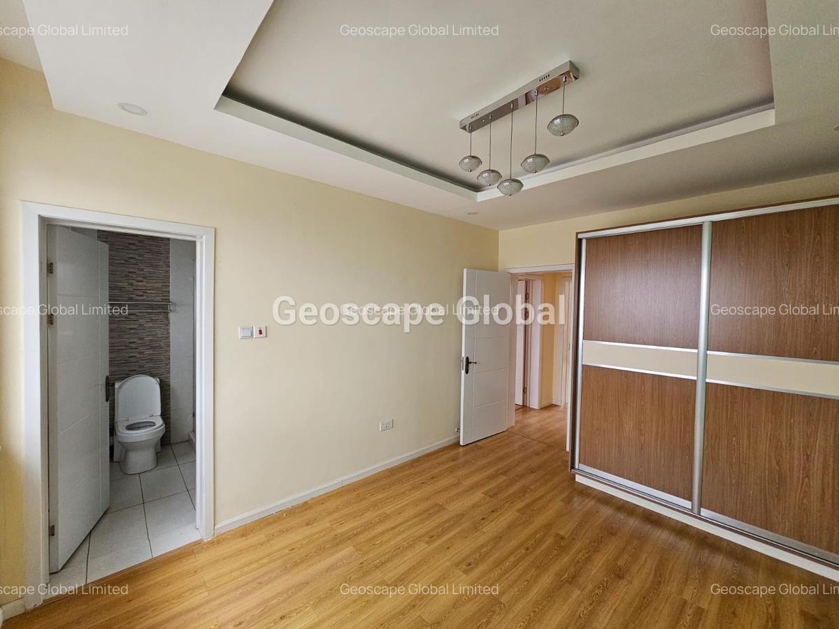 3 Bed Apartment with En Suite in Brookside - 7