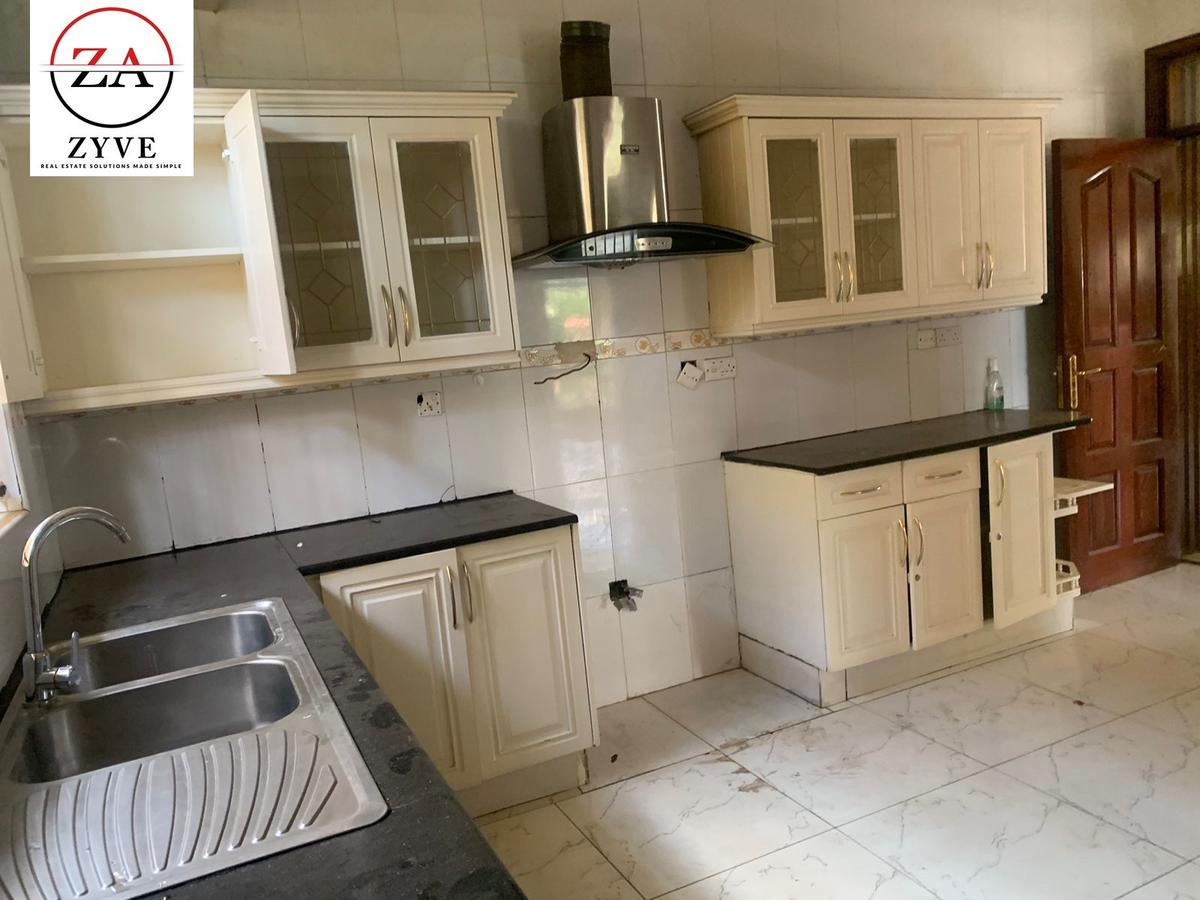 4 Bed House with En Suite at Lavington - 16