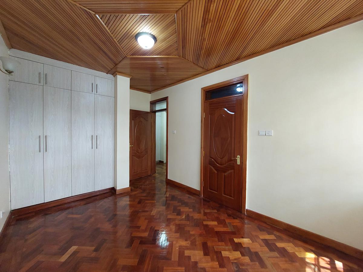 6 Bed Townhouse with En Suite at Lavington Road - 13