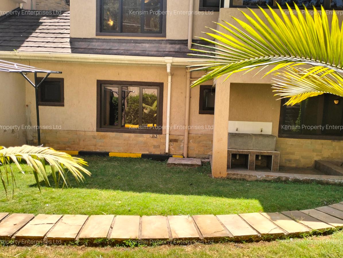 5 Bed Townhouse with En Suite in Lavington - 1