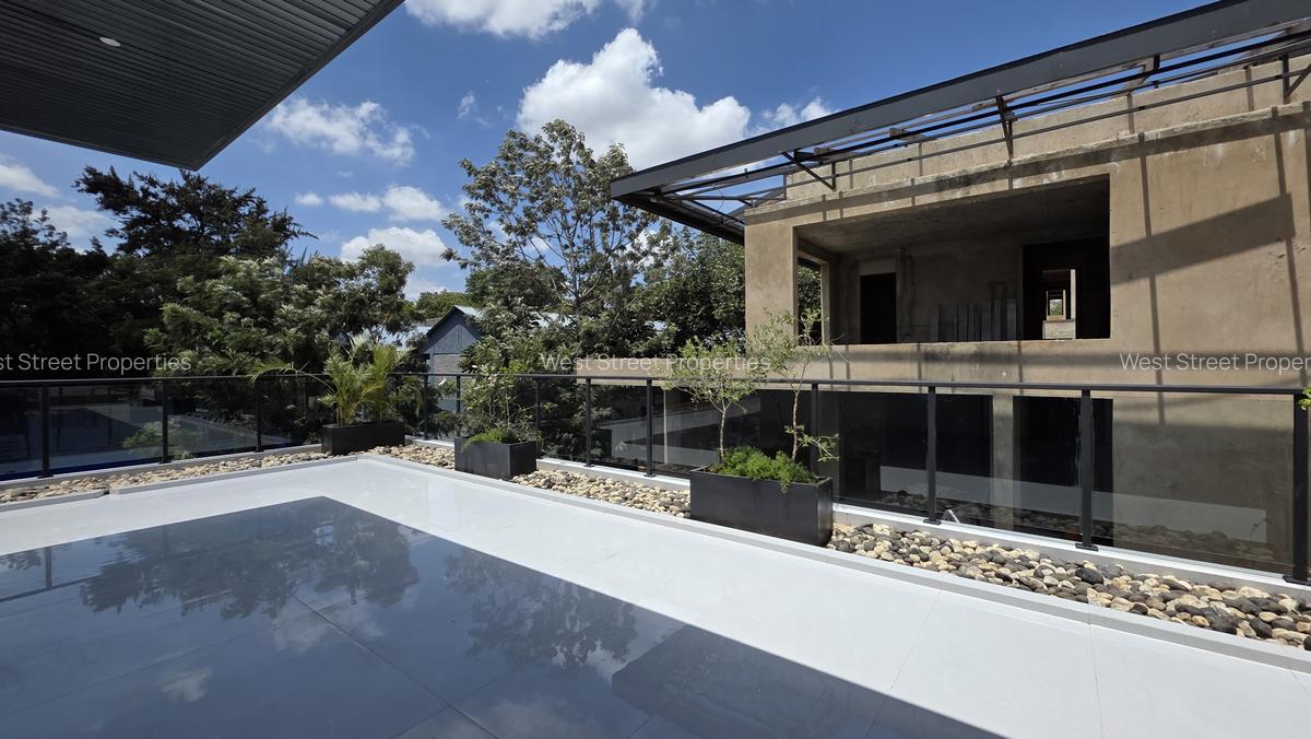 6 Bed Villa with En Suite in Lavington - 11